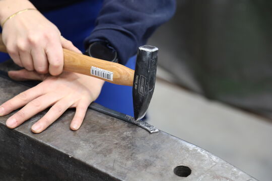 Treiben mit dem Hammer